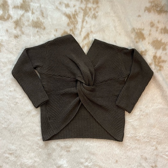 ASTR Twist Back V-Neck Ribbed Sweater in Olive S - Picture 8 of 11